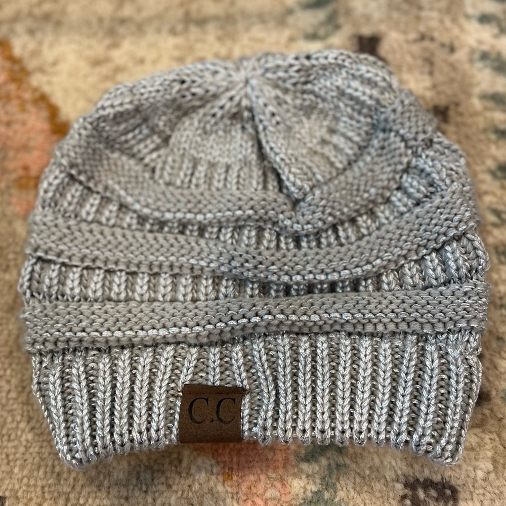 Grey/Silver/Glittery CCs women’s beanie. In EUC